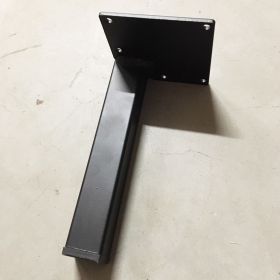 Fyrkantiga möbelben i svart metall
