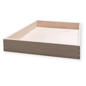 Bricka i björk 30 x 30 x 5 cm.