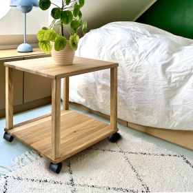 Soffbord – oljad ek (45 x 45 cm) med svarta plasthjul