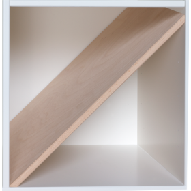 KUBIK trä, sned vinhylla